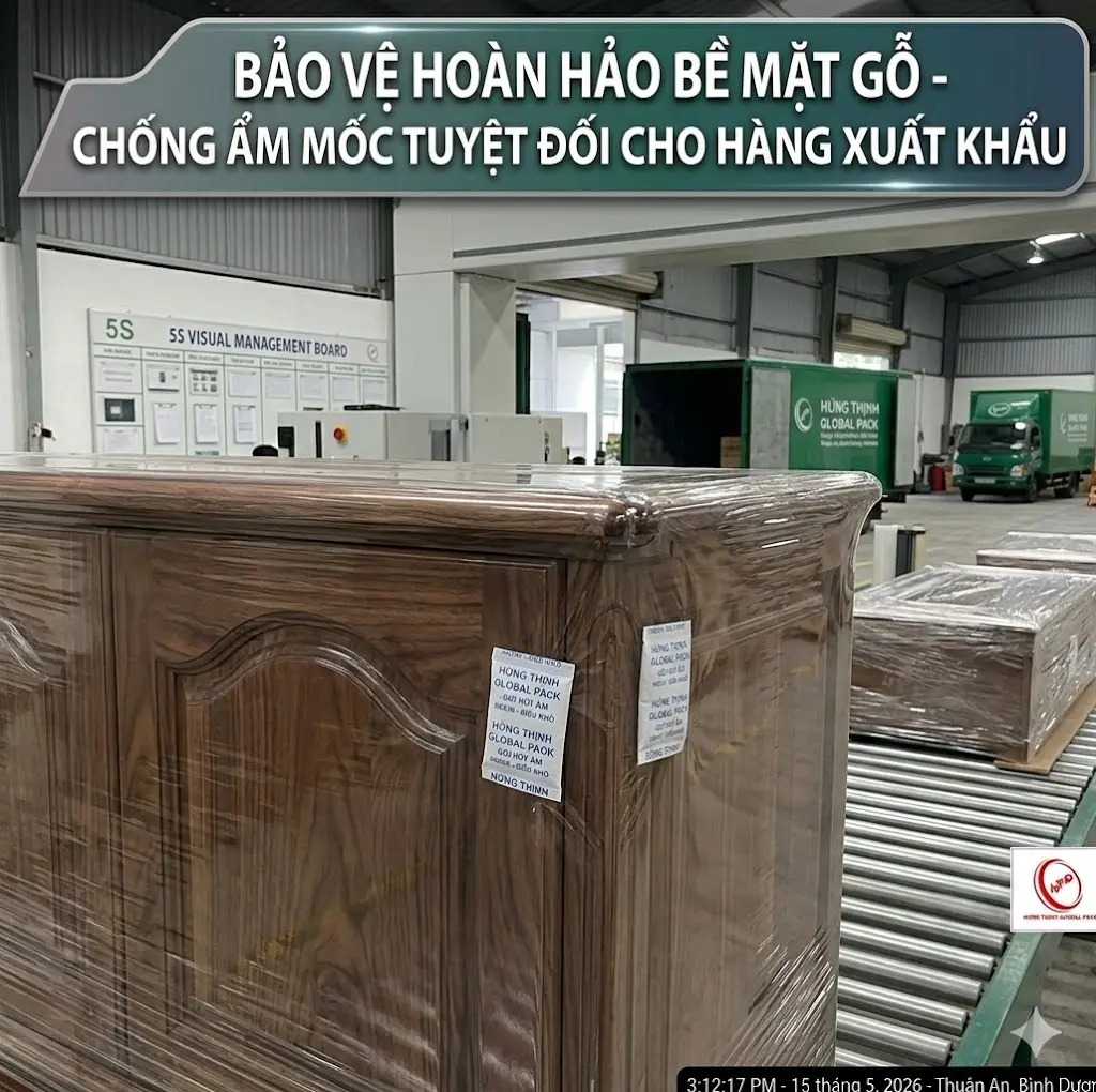 Quy trình đóng gói hàng hóa kỹ thuật bảo vệ đồ gỗ nội thất chống trầy xước và ẩm mốc bằng màng PE nguyên sinh của Hưng Thịnh Global Pack.