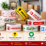 Mẫu băng keo in theo yêu cầu phổ biến gồm logo, cảnh báo, Thank You và khuyến mãi